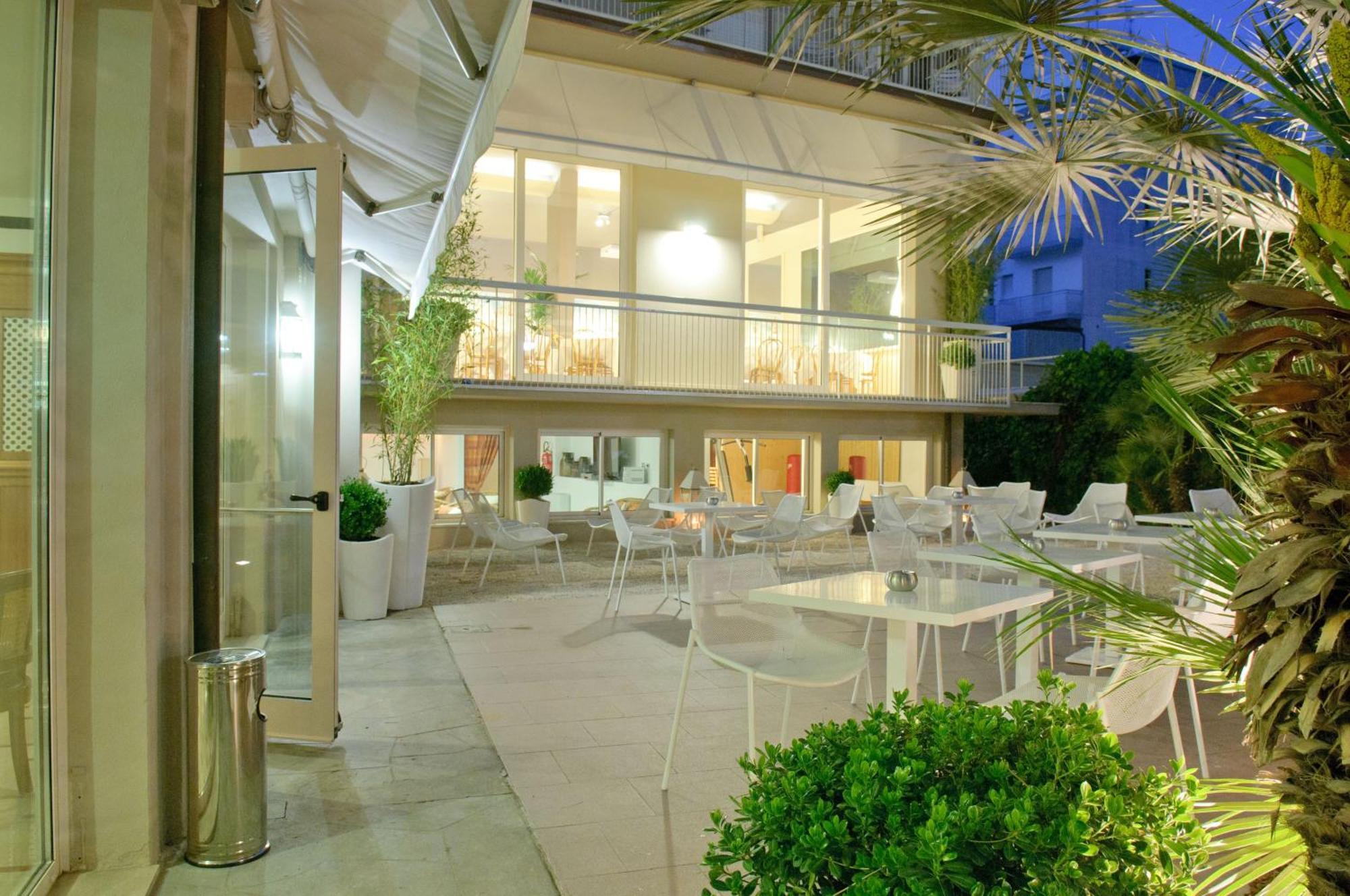 מילאנו מריטימה Hotel Trionfal מראה חיצוני תמונה