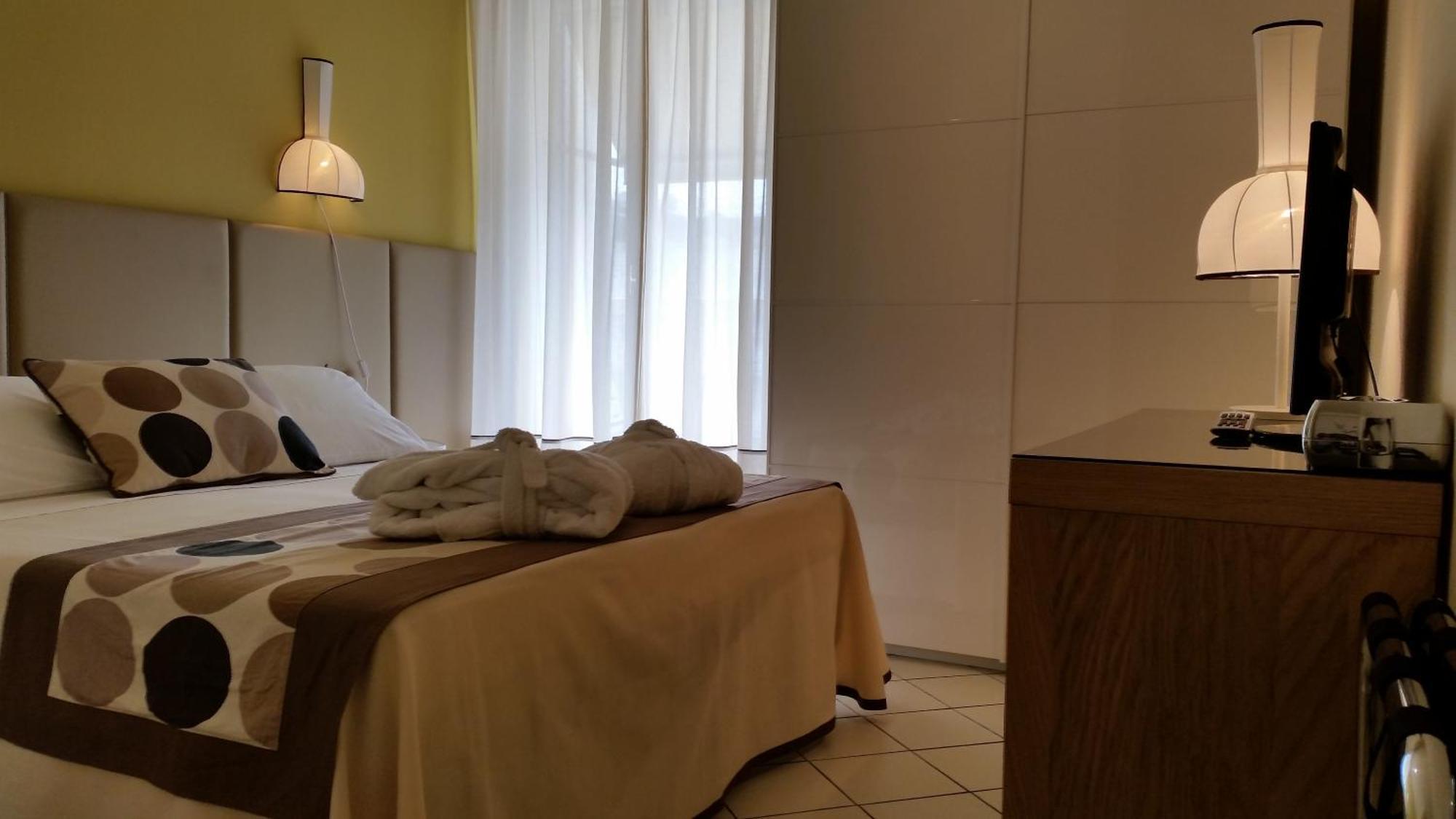 מילאנו מריטימה Hotel Trionfal מראה חיצוני תמונה